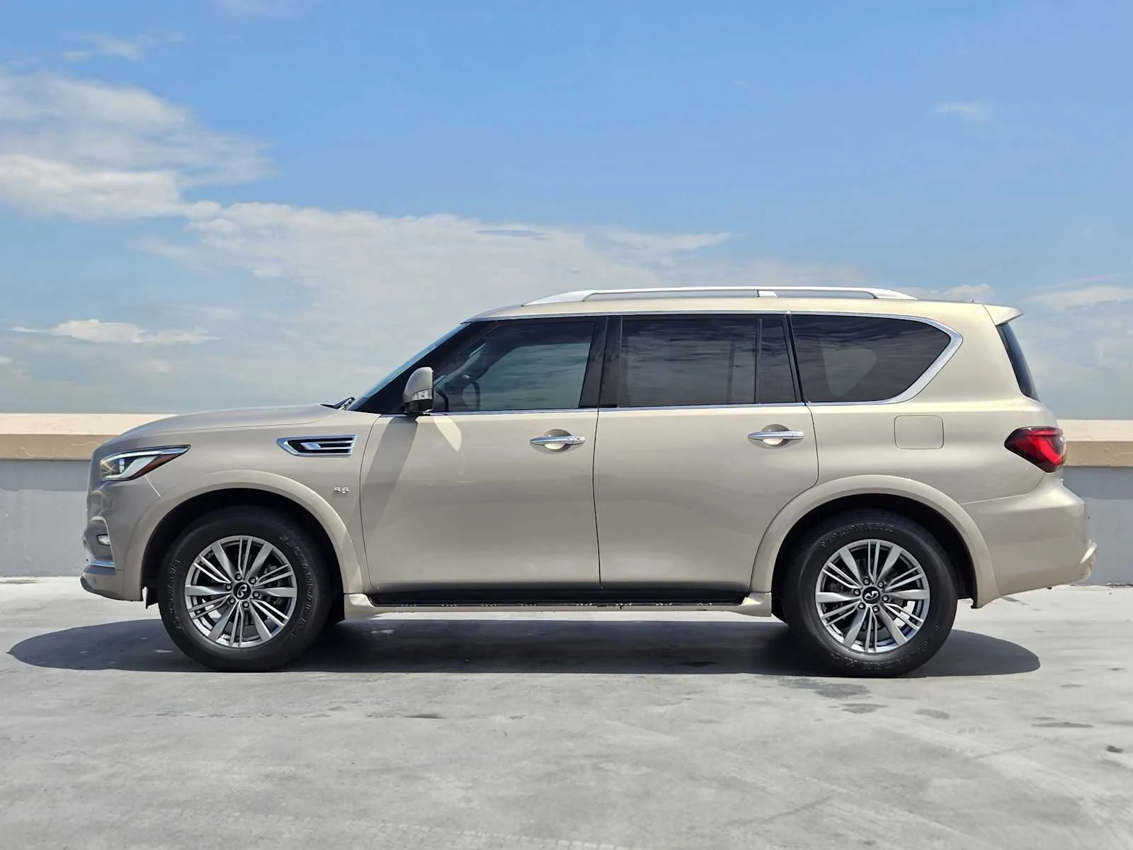 Used 2018 Champagne Quartz INFINITI  image 4
