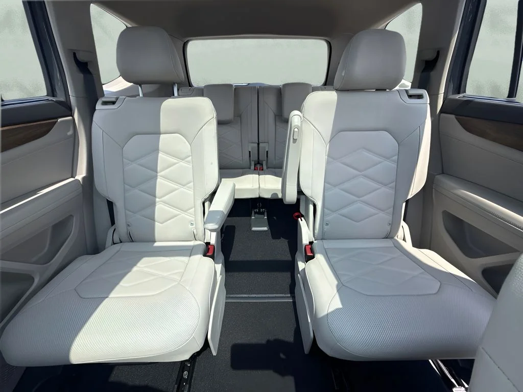 Used 2026  Volkswagen 2.0T SE w/Technology image 7
