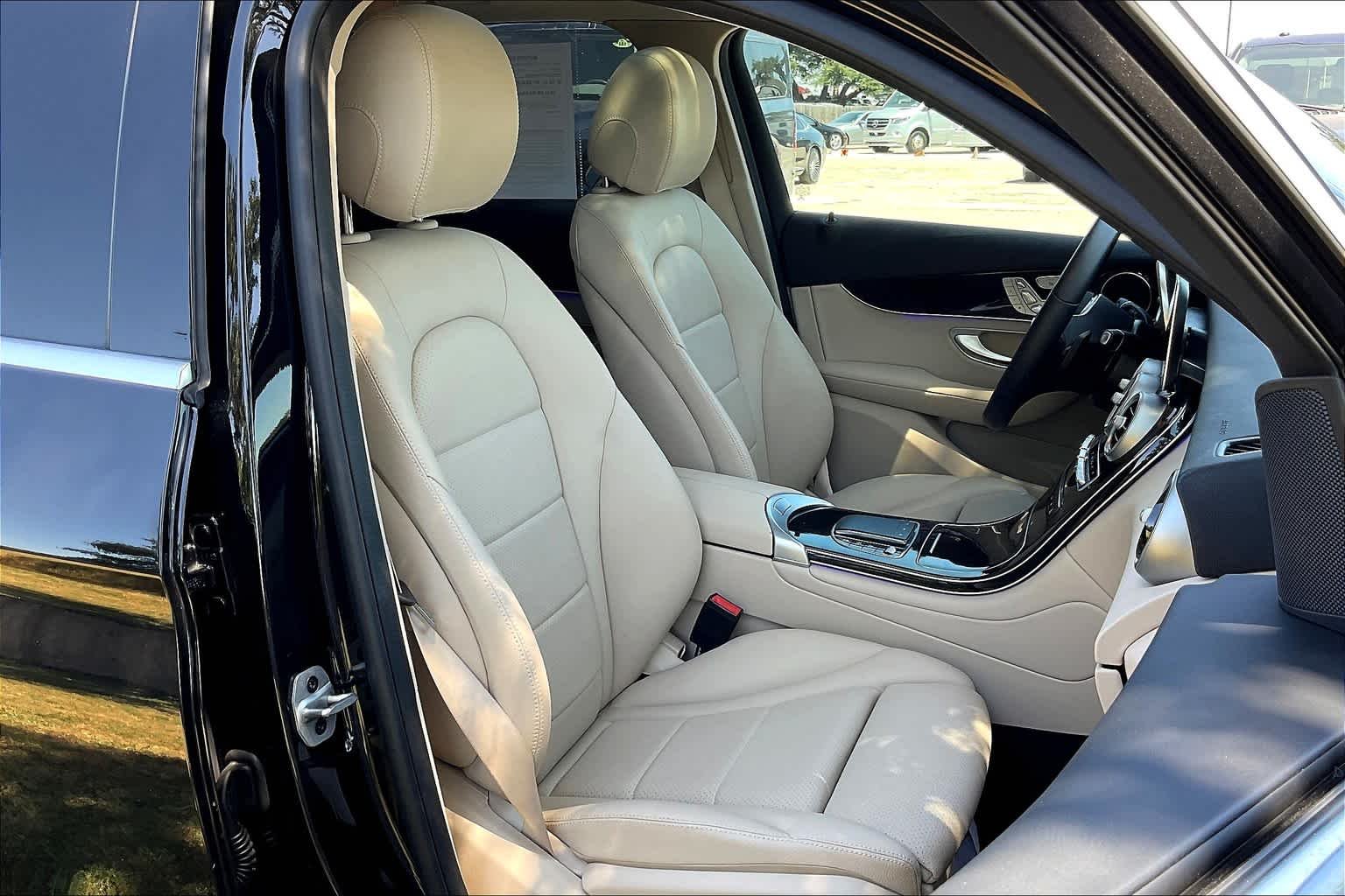 Certified Used 2022 Obsidian Black Metallic Mercedes-Benz GLC 300 image 8