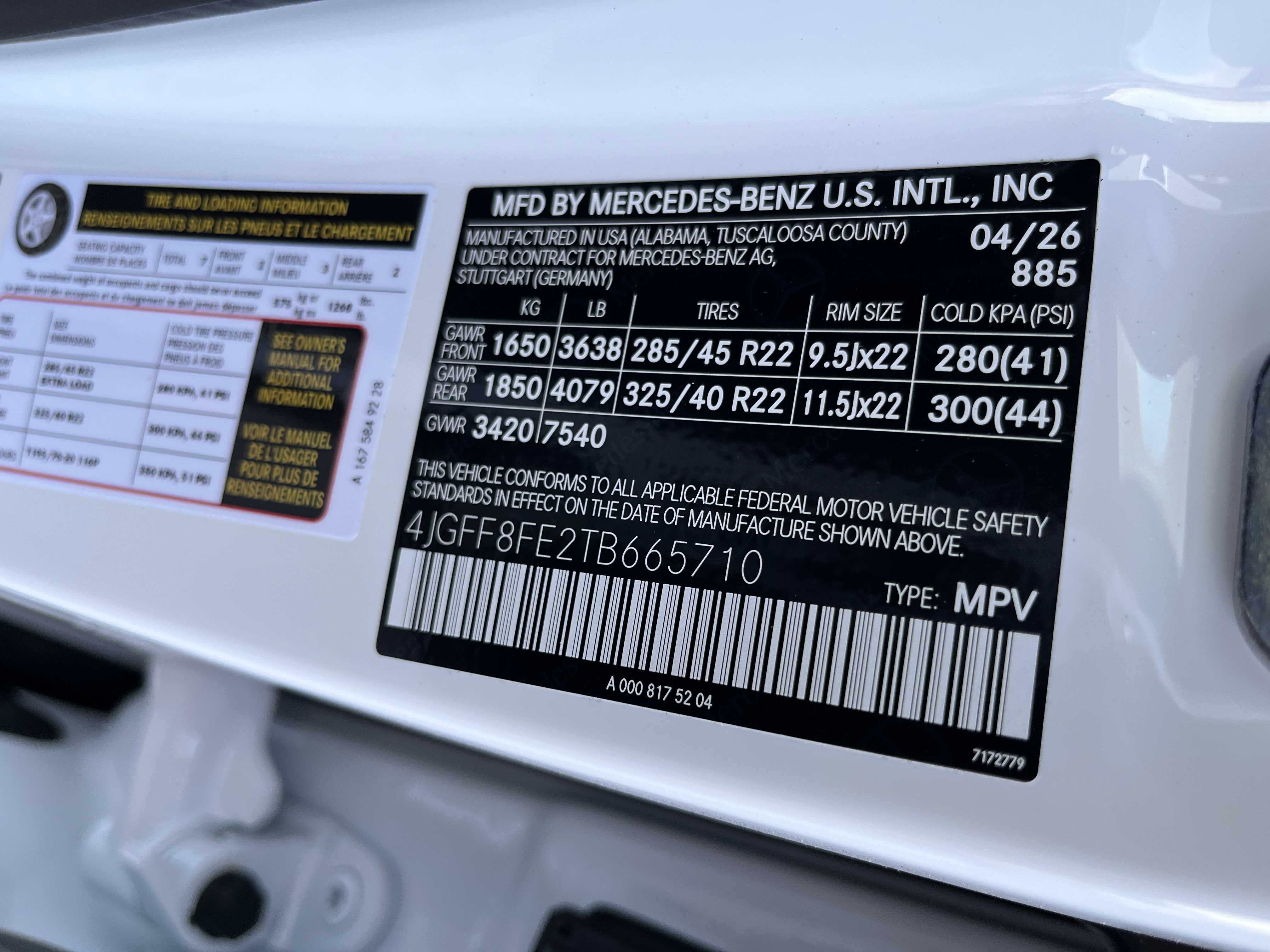 New 2026 MANUFAKTUR Moonlight White Metallic Mercedes-Benz GLS 580 image 31
