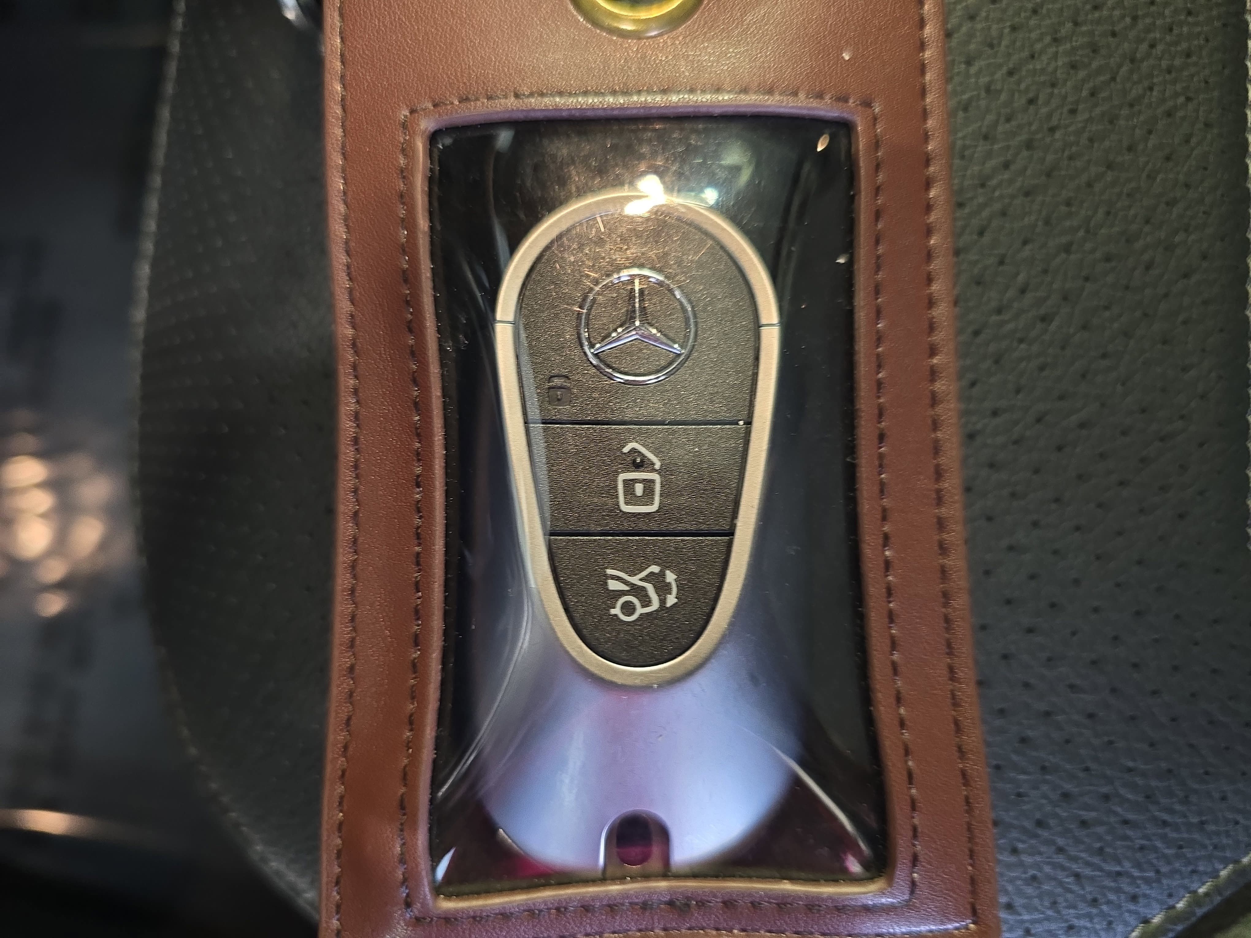 New 2026 Graphite Grey Metallic Mercedes-Benz GLC300 image 36