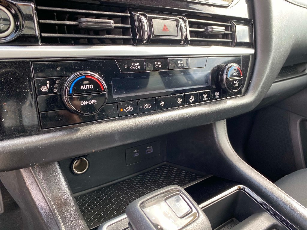 Used 2022 Silver Nissan SV image 18