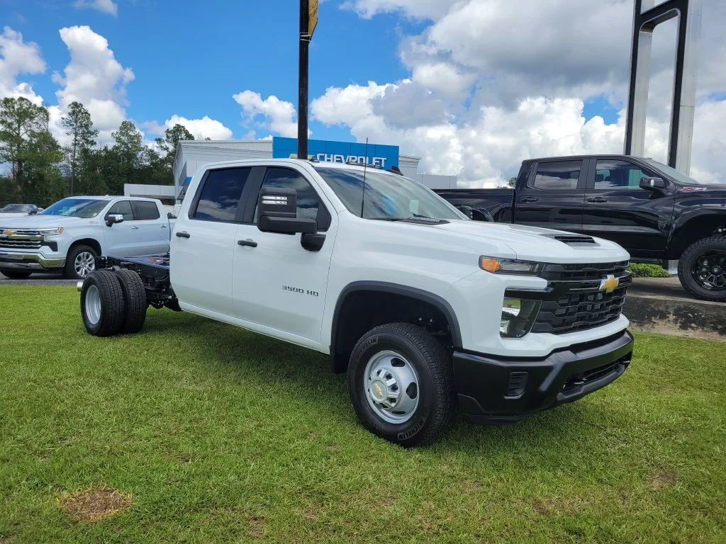 New 2026 Summit White Chevrolet Work Truck image 8
