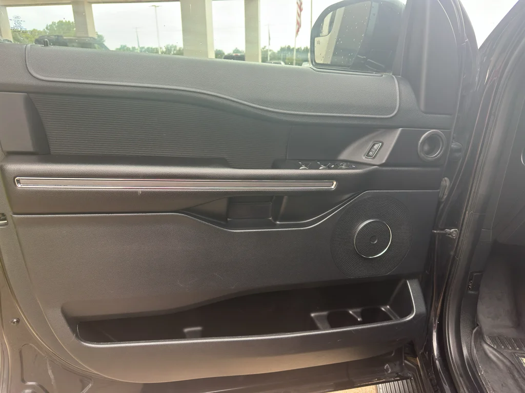 Used 2018 Shadow Black Ford XLT image 16