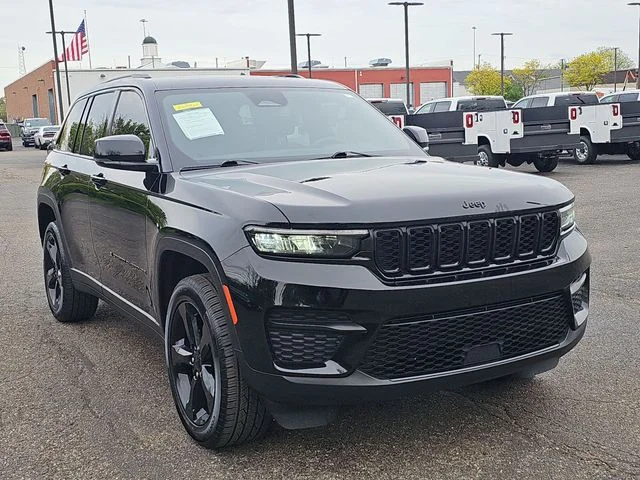 Used 2023 Black Jeep Altitude X image 10