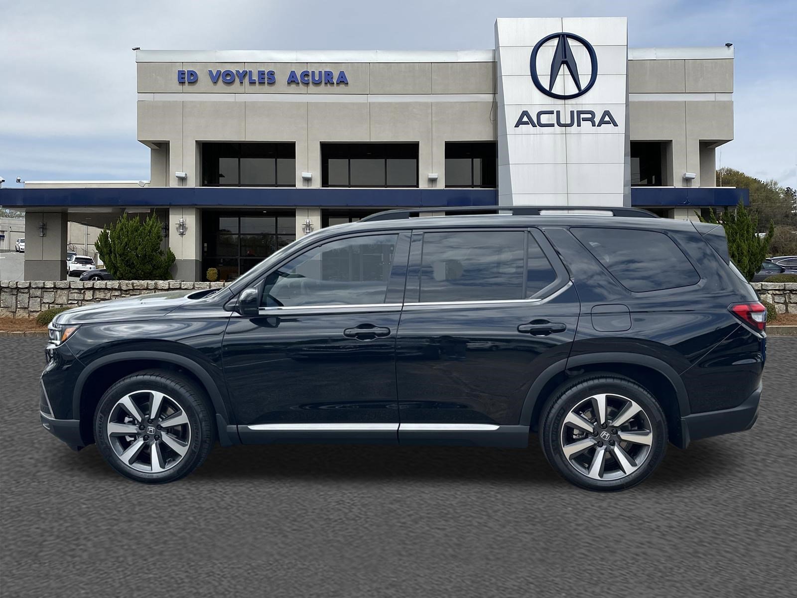 Used 2023 Crystal Black Pearl Honda Touring image 8