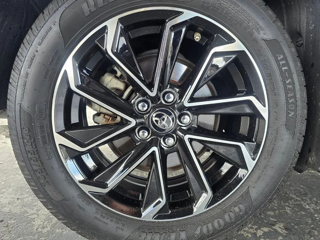 Used 2022  Toyota SE image 40
