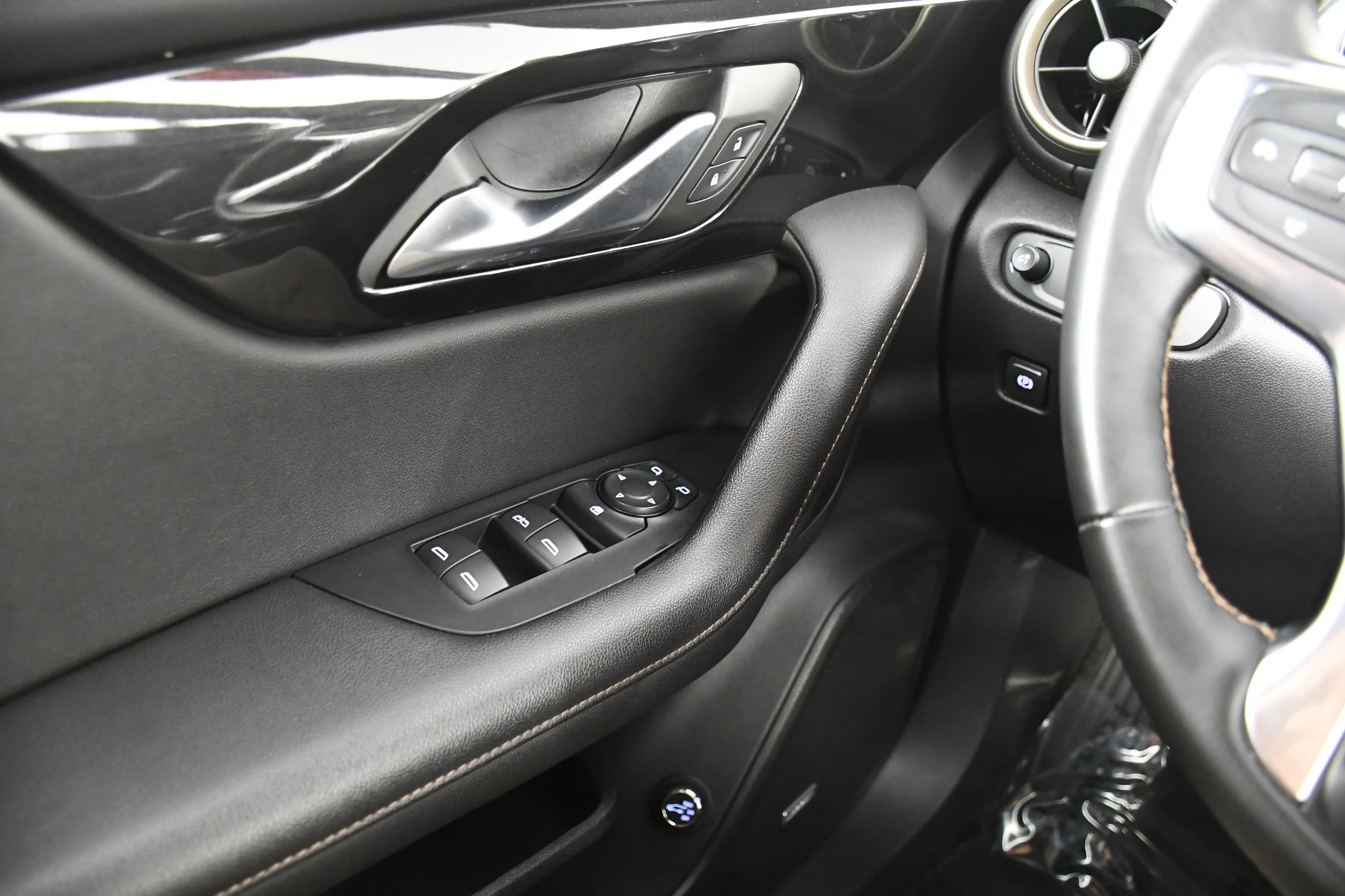 Used 2024 Black Chevrolet Premier image 33