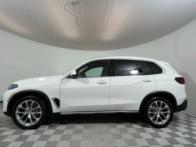 Used 2026 Alpine White BMW xDrive40i image 4
