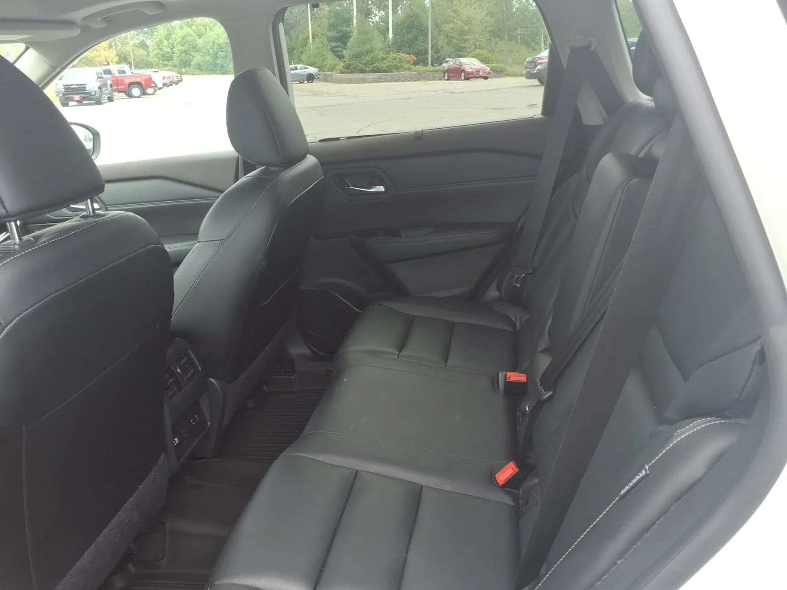 Used 2023 Pearl White Nissan SL image 14
