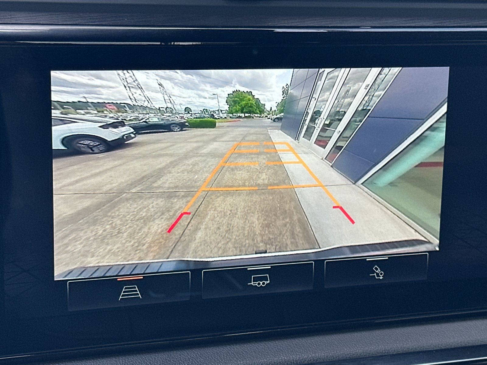 Used 2022 Summit White GMC AT4 image 17
