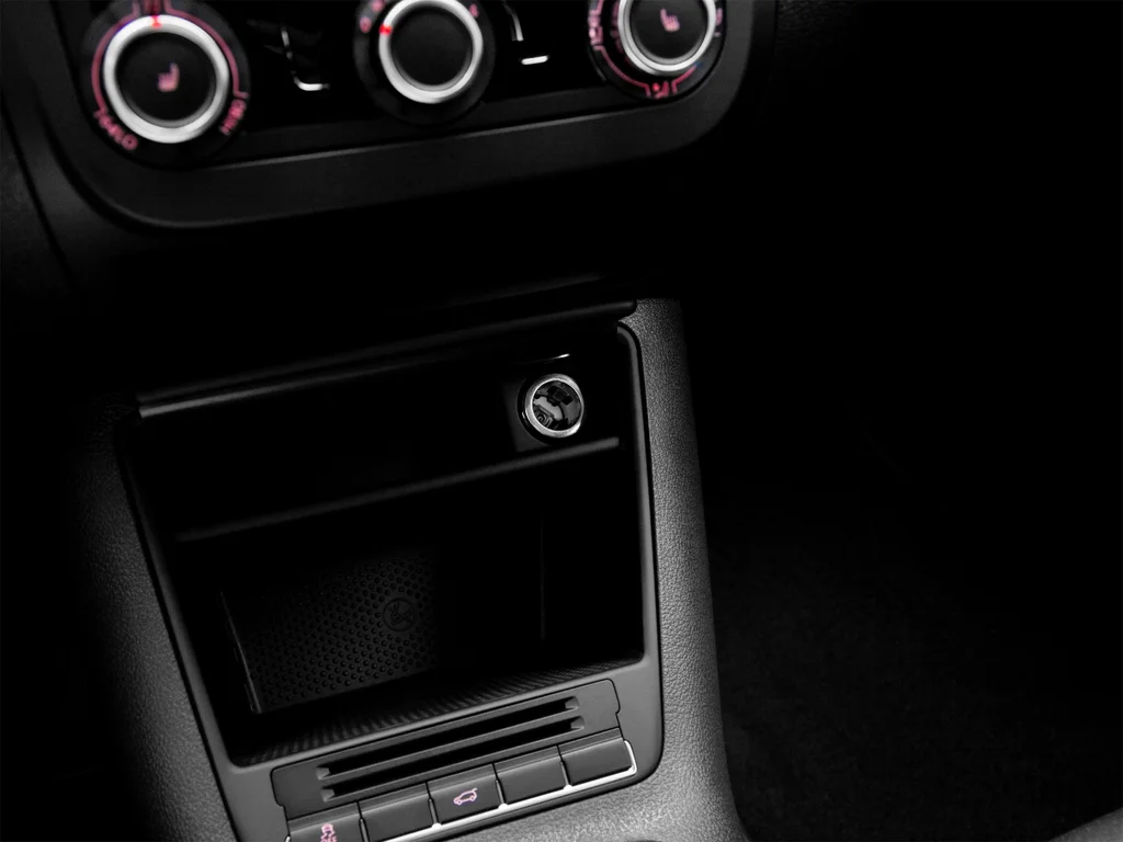 Used 2011 White Volkswagen S image 43
