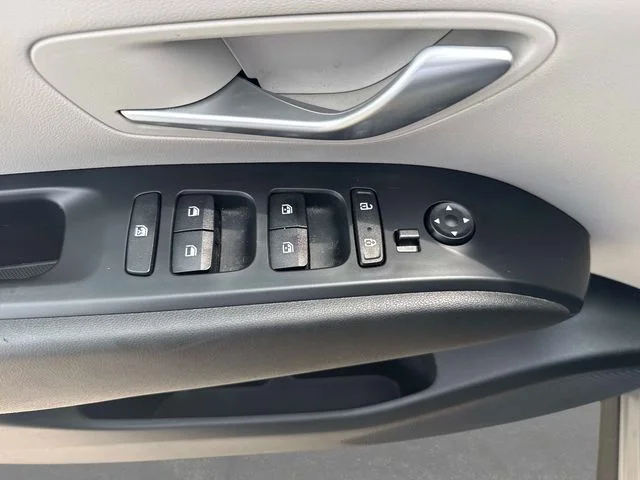 Used 2024 Silver Hyundai SEL image 12