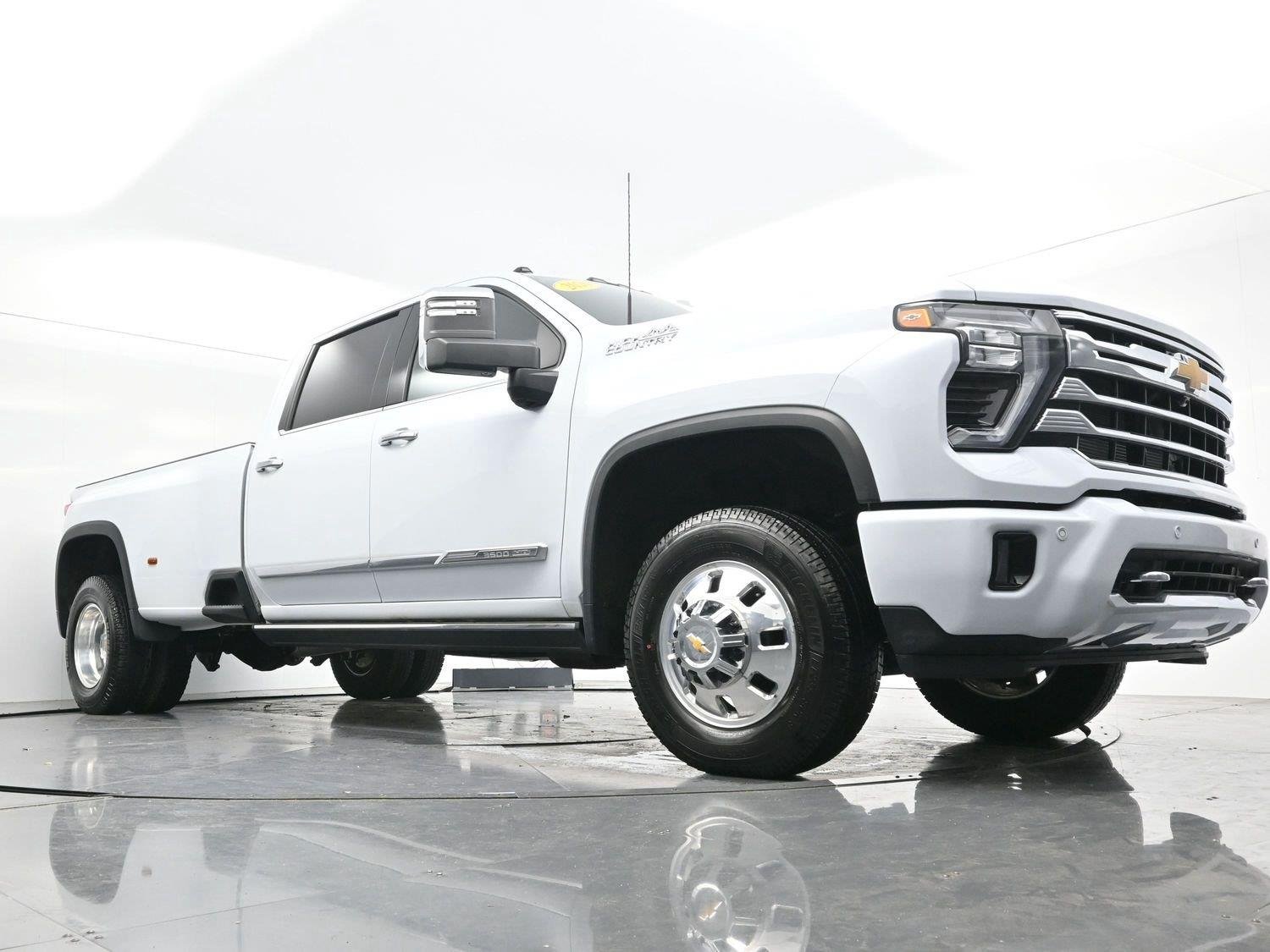 Used 2026 Polar White Tricoat Chevrolet High Country DRW image 47