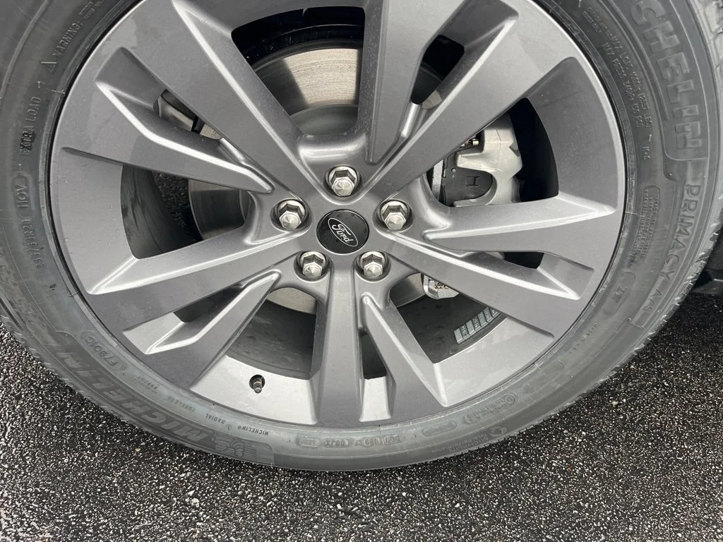New 2026 Space White Metallic Ford Active image 9