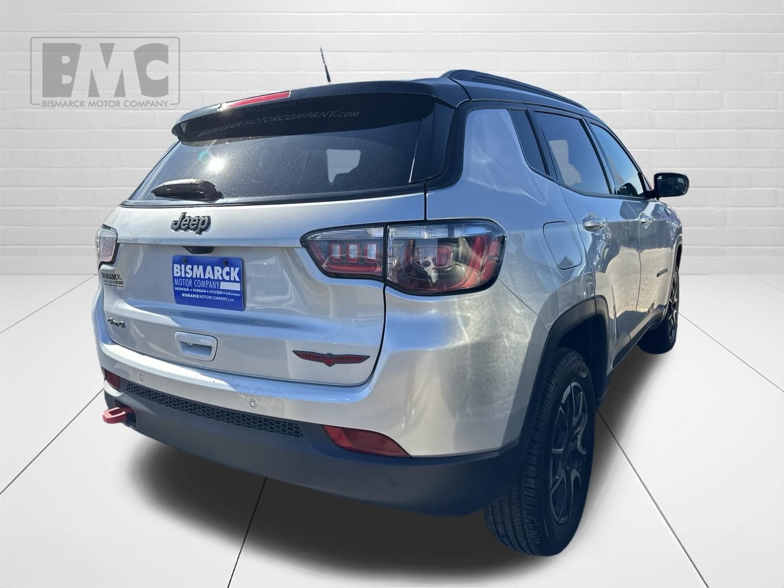 Used 2024 Silver Jeep Trailhawk image 3