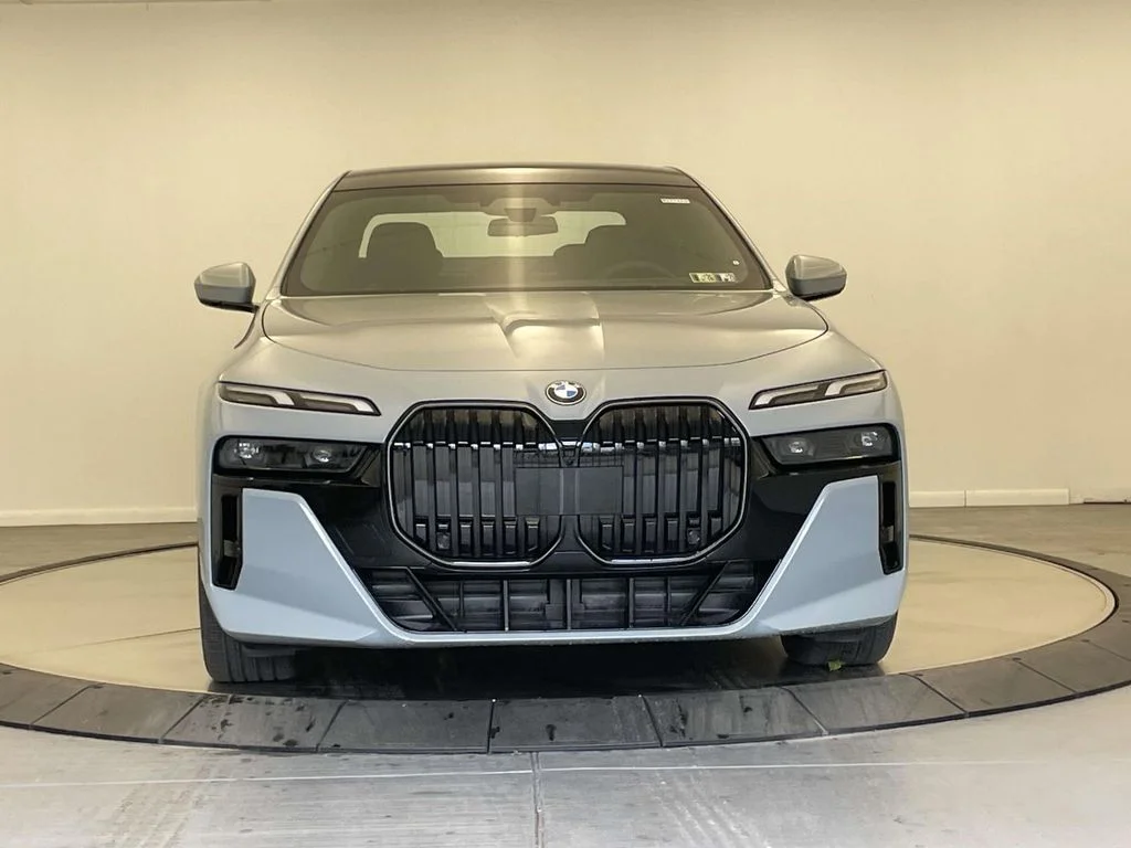 2026 BMW 7 Series 740i - Photo 8