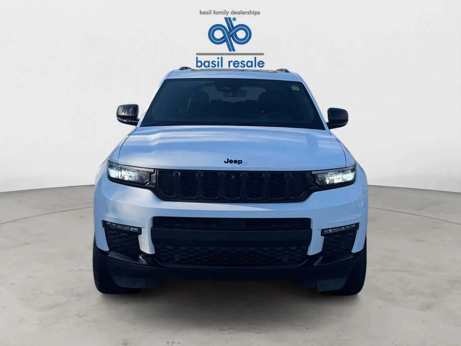 Used 2024 Bright White Jeep Limited image 9