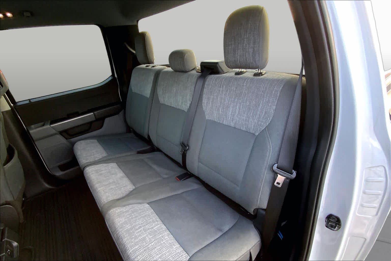 Used 2023 Oxford White Ford XLT image 19