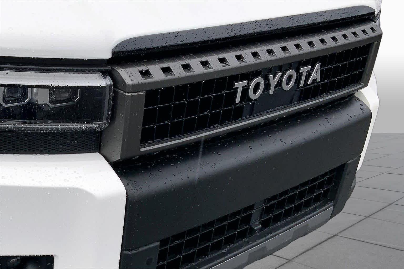 Used 2025 Ice Toyota  image 29