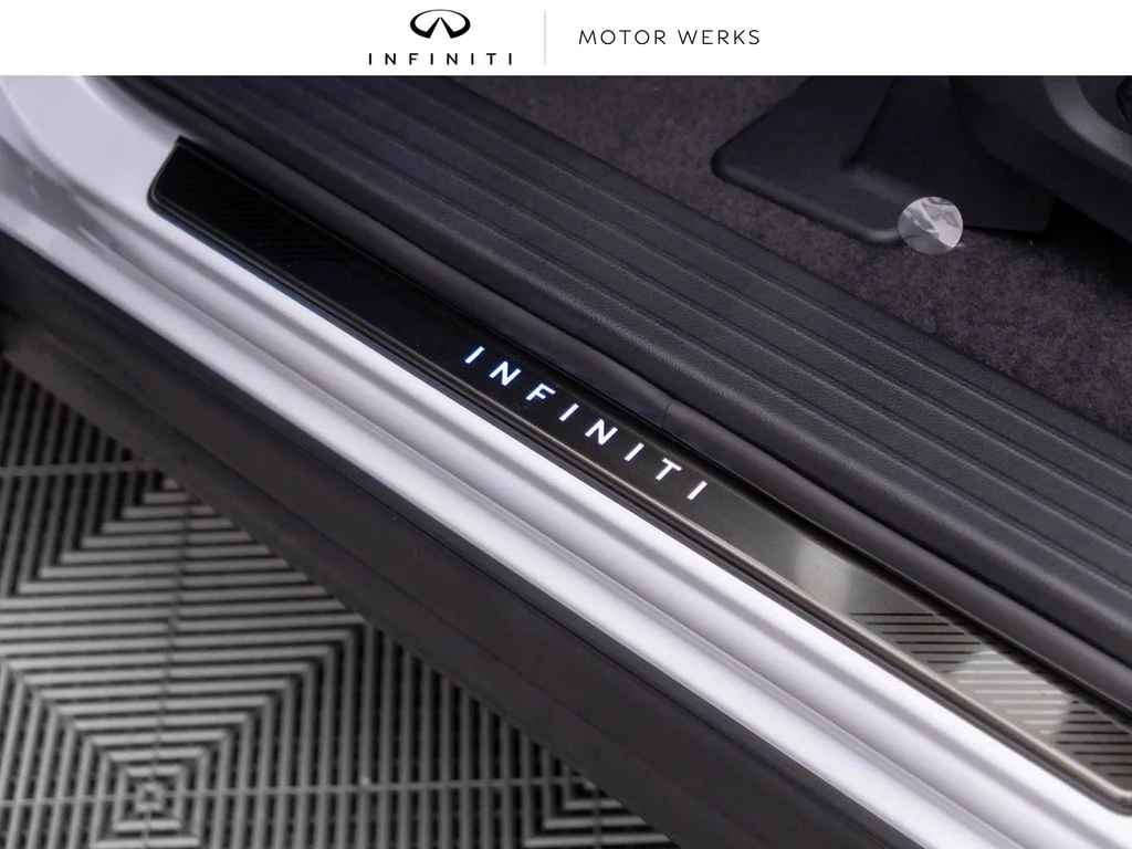 New 2027 2T RAD WHT INFINITI Autograph AWD image 14