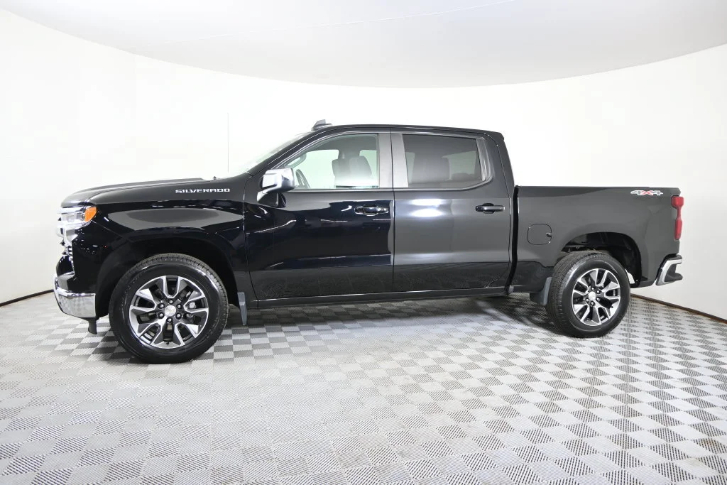 Used 2024 Chevrolet Silverado 1500 LT with VIN 1GCPDKEK9RZ179639 for sale in Forest Lake, Minnesota
