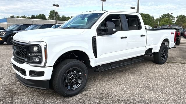 New 2026 Oxford White Ford XL image 3
