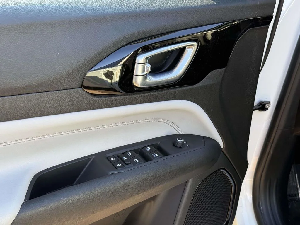 Used 2024 White Jeep Limited image 31