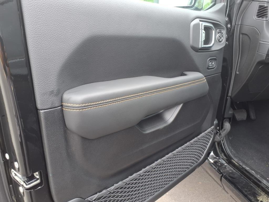 Used 2025 Black Clearcoat Jeep Sahara image 4