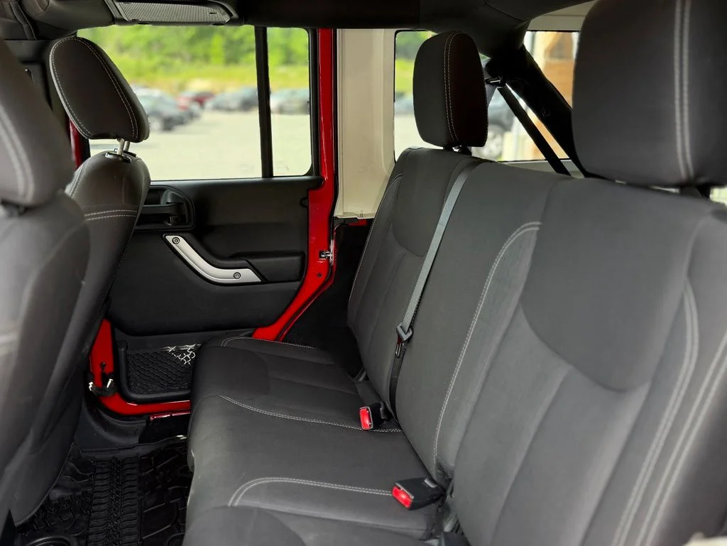 Used 2018 Red Jeep Unlimited Sahara image 5