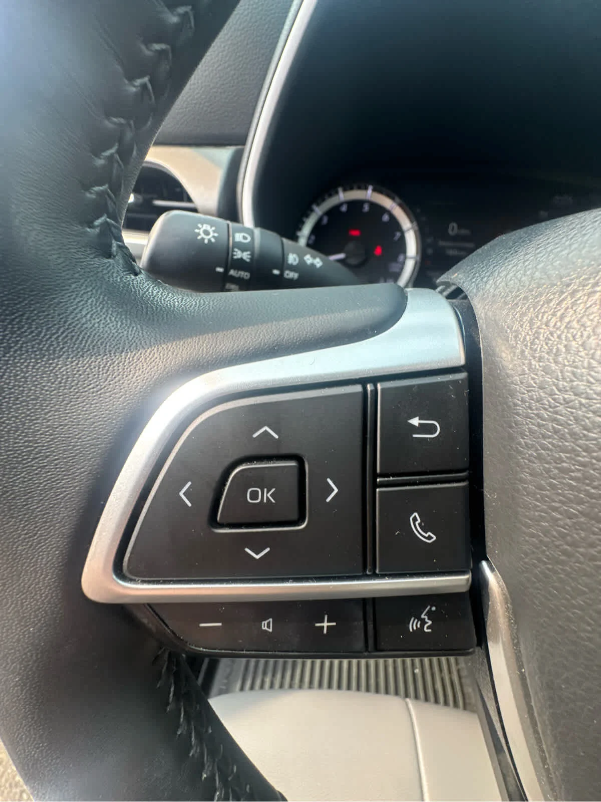 Used 2023 Moon Dust Toyota XLE image 17