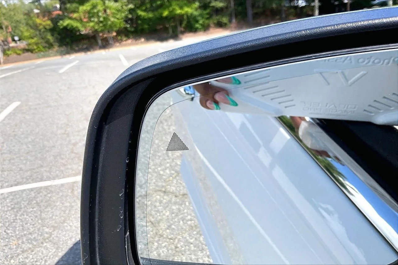 Used 2018 White Jeep Overland image 28