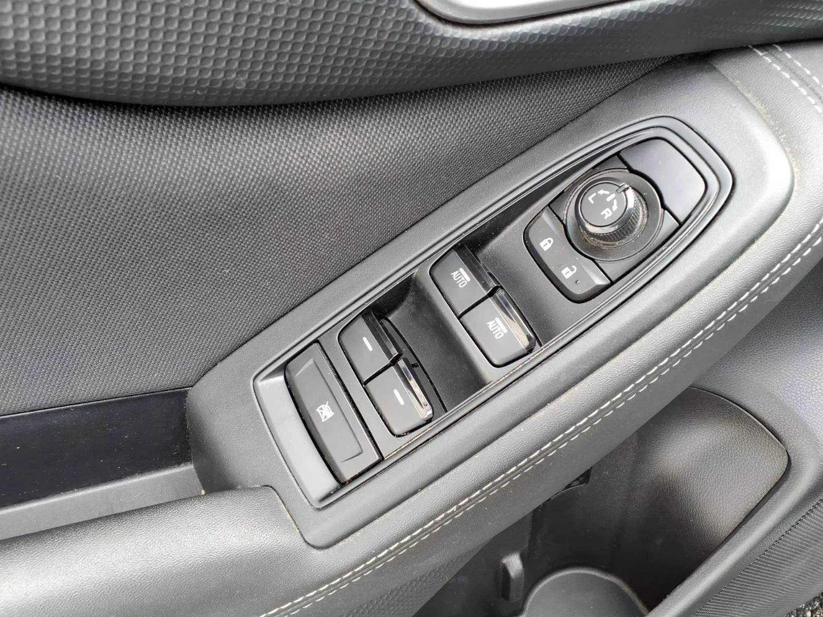 Used 2022 Ice Silver Metallic Subaru Premium image 19
