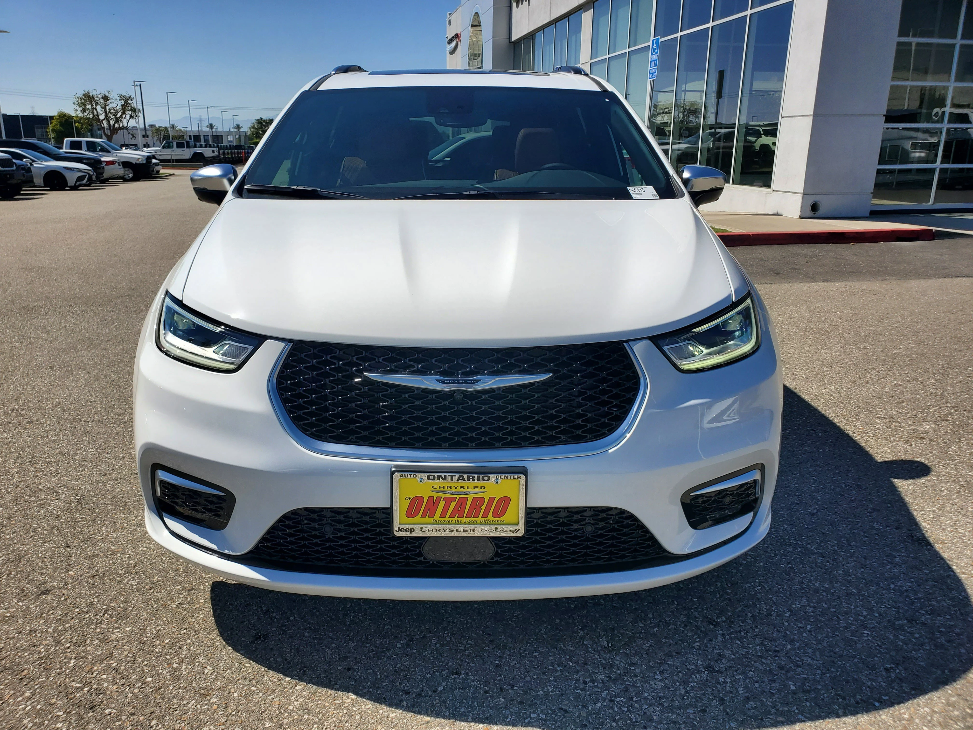 New 2026 Bright White Clear-Coat Exterior Paint Chrysler Pinnacle image 9