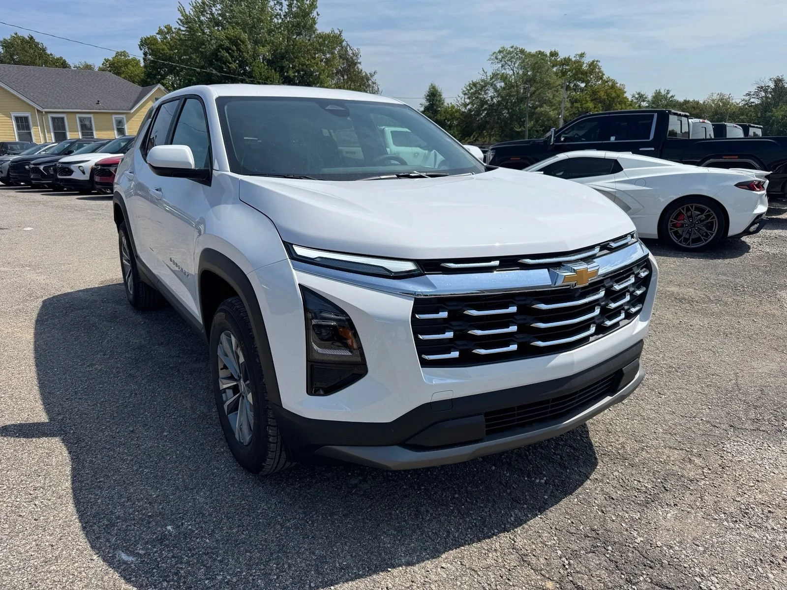 2027 Chevrolet Equinox LT - Photo 8