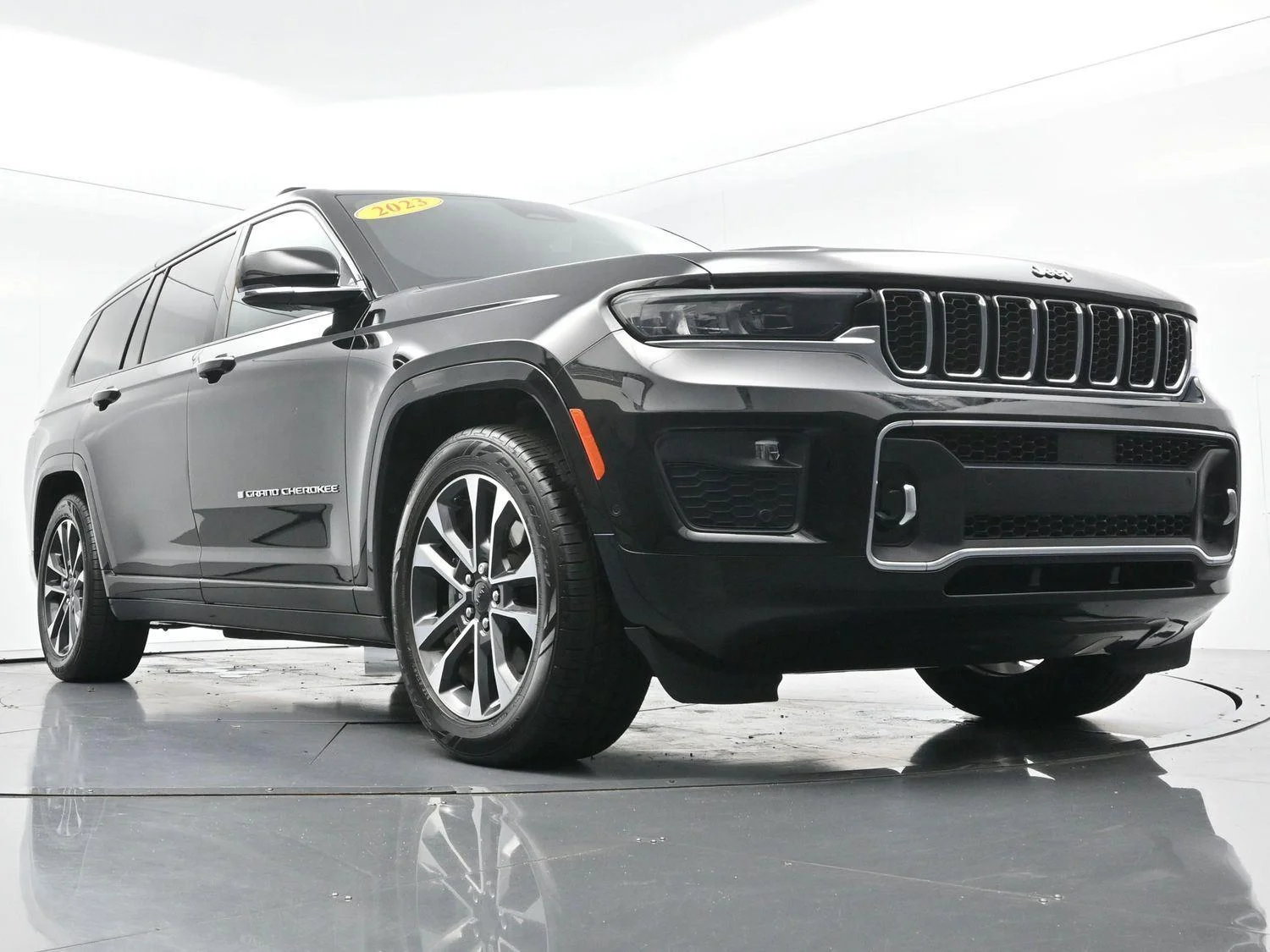 Used 2023 Diamond Black Crystal Pearlcoat Jeep Overland image 53
