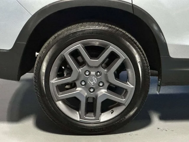 Certified Used 2023 Lunar Silver Metallic Honda AWD EX-L image 12