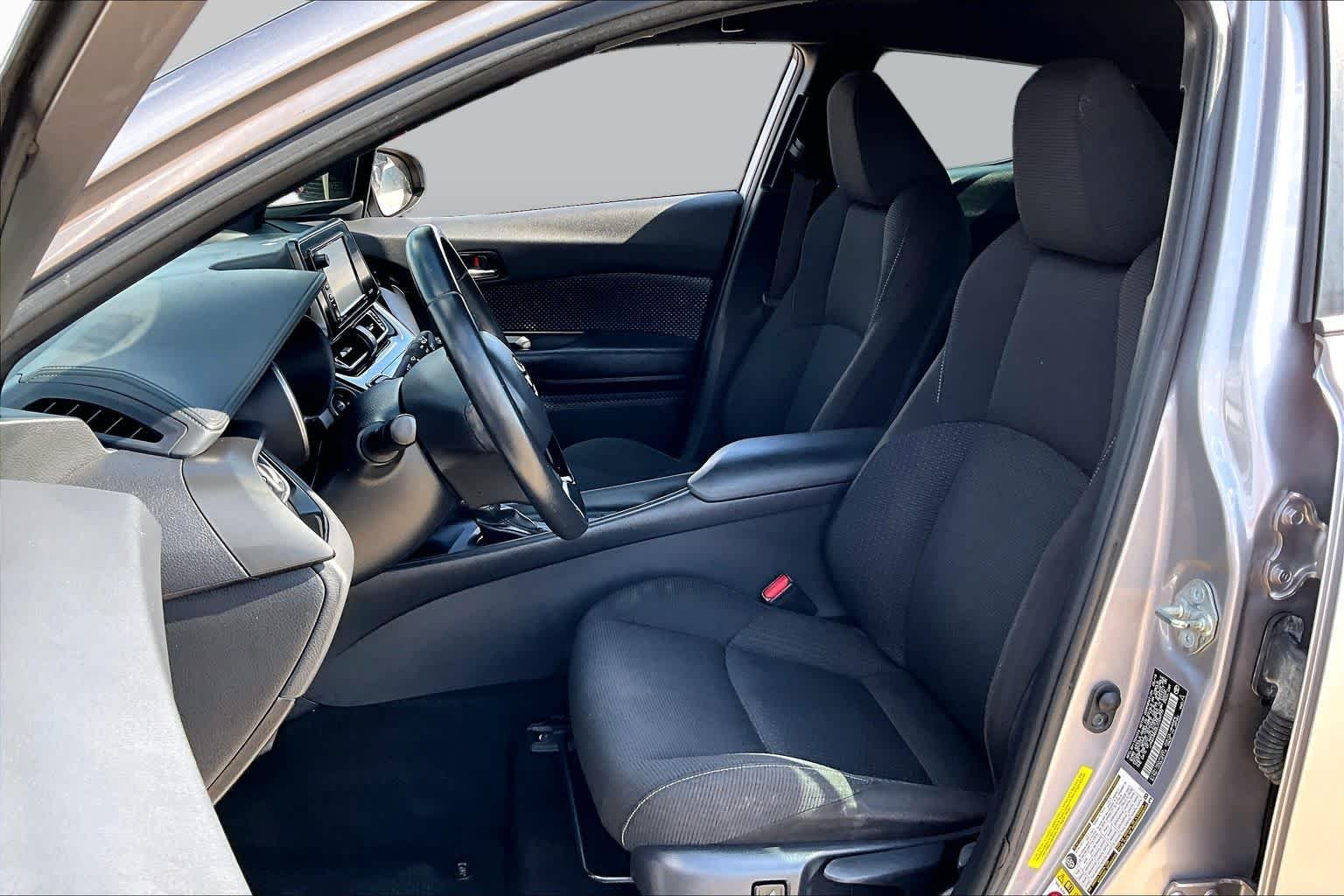 Used 2018 Silver Knockout Metallic Toyota XLE Premium image 8
