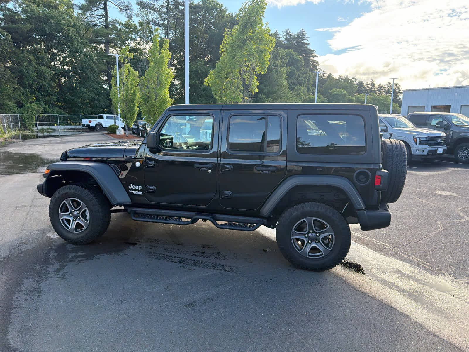 Used 2018 Black Clearcoat Jeep Sport S image 8