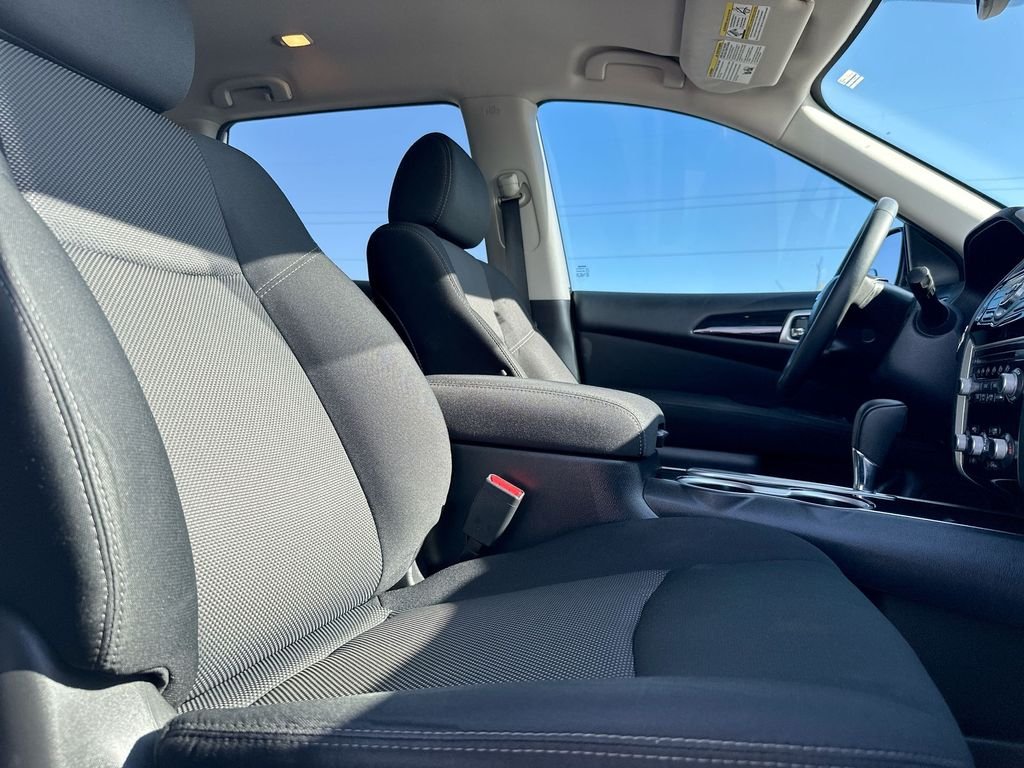 Used 2017 Silver Nissan SV image 13