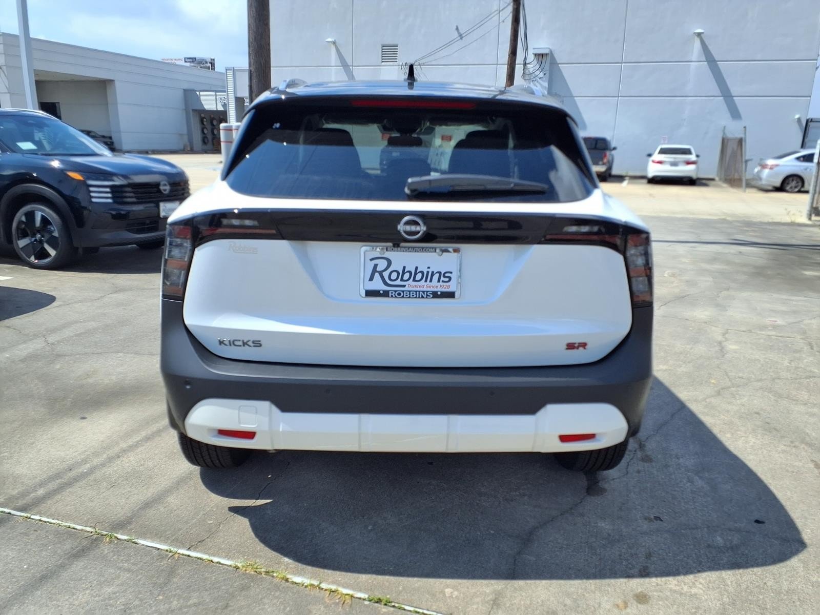 New 2026 Aspen White TriCoat / Super Black Two-tone Nissan SR image 6