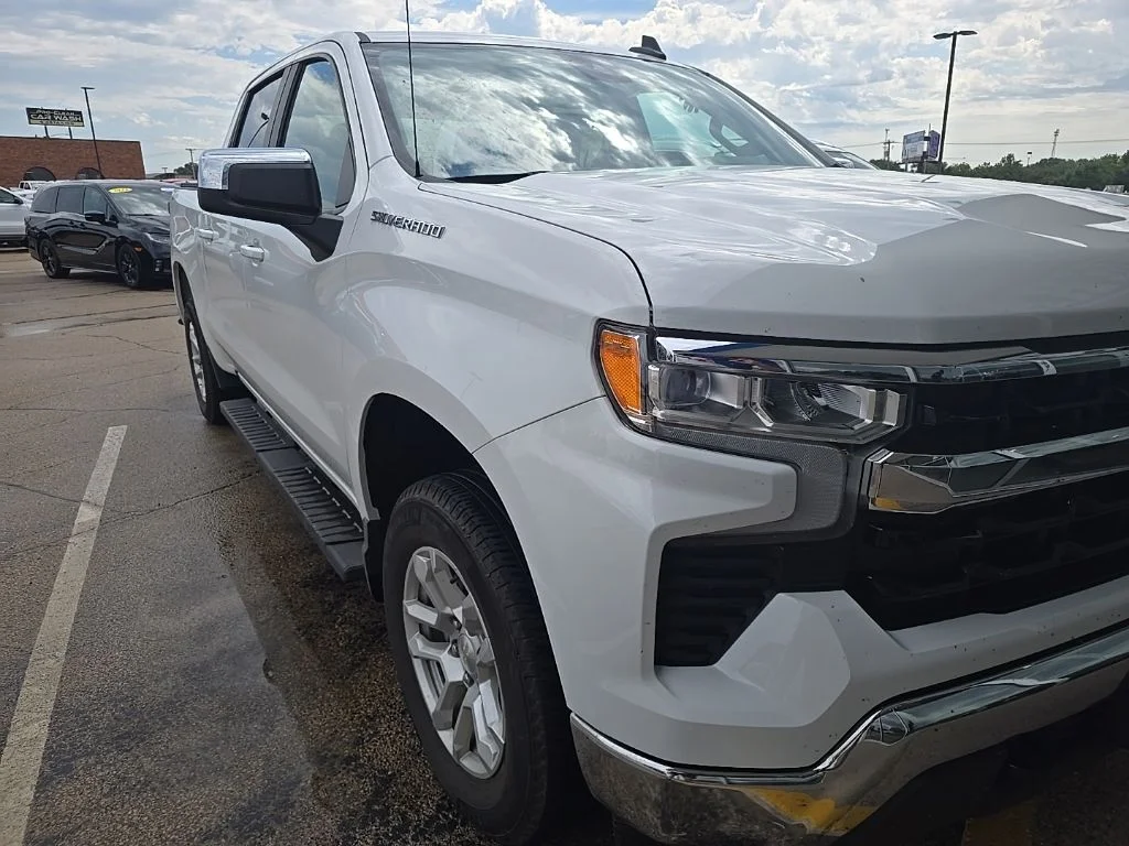 Used 2024 White Chevrolet LT image 2
