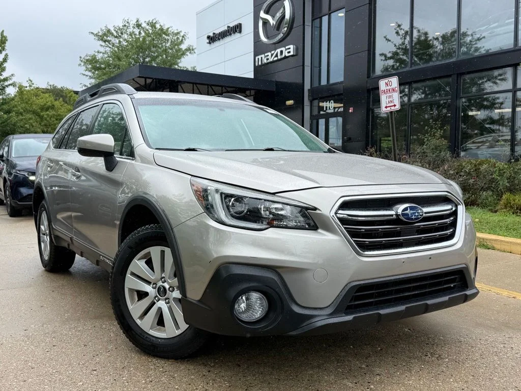 Used 2018 Gray Subaru 2.5i Premium image 1