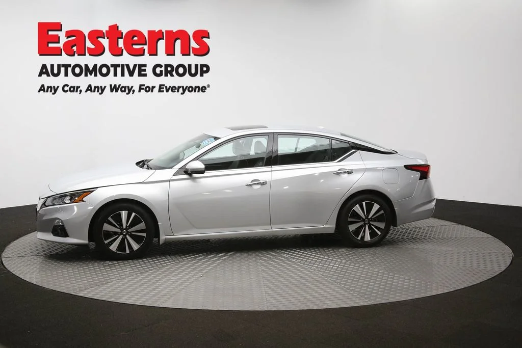 Used 2022 Silver Nissan 2.5 SL image 56