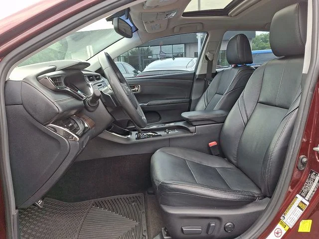 Used 2013 Red Toyota XLE Touring image 14