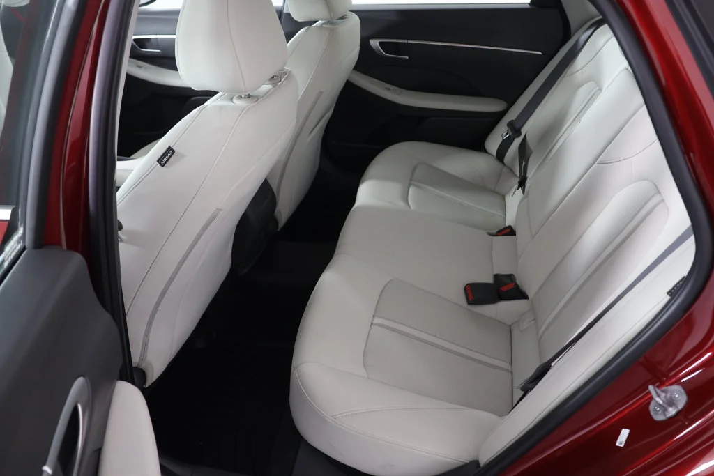 Used 2025 Red Hyundai SEL image 19