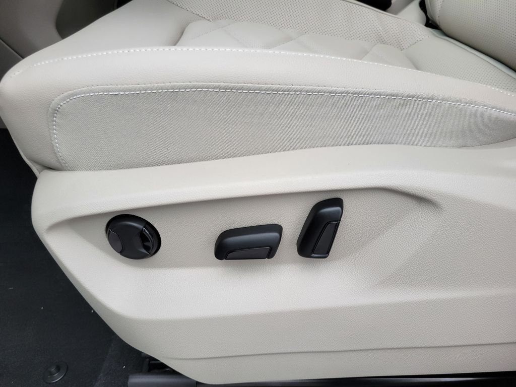 New 2026 Black Volkswagen 2.0T SE image 10