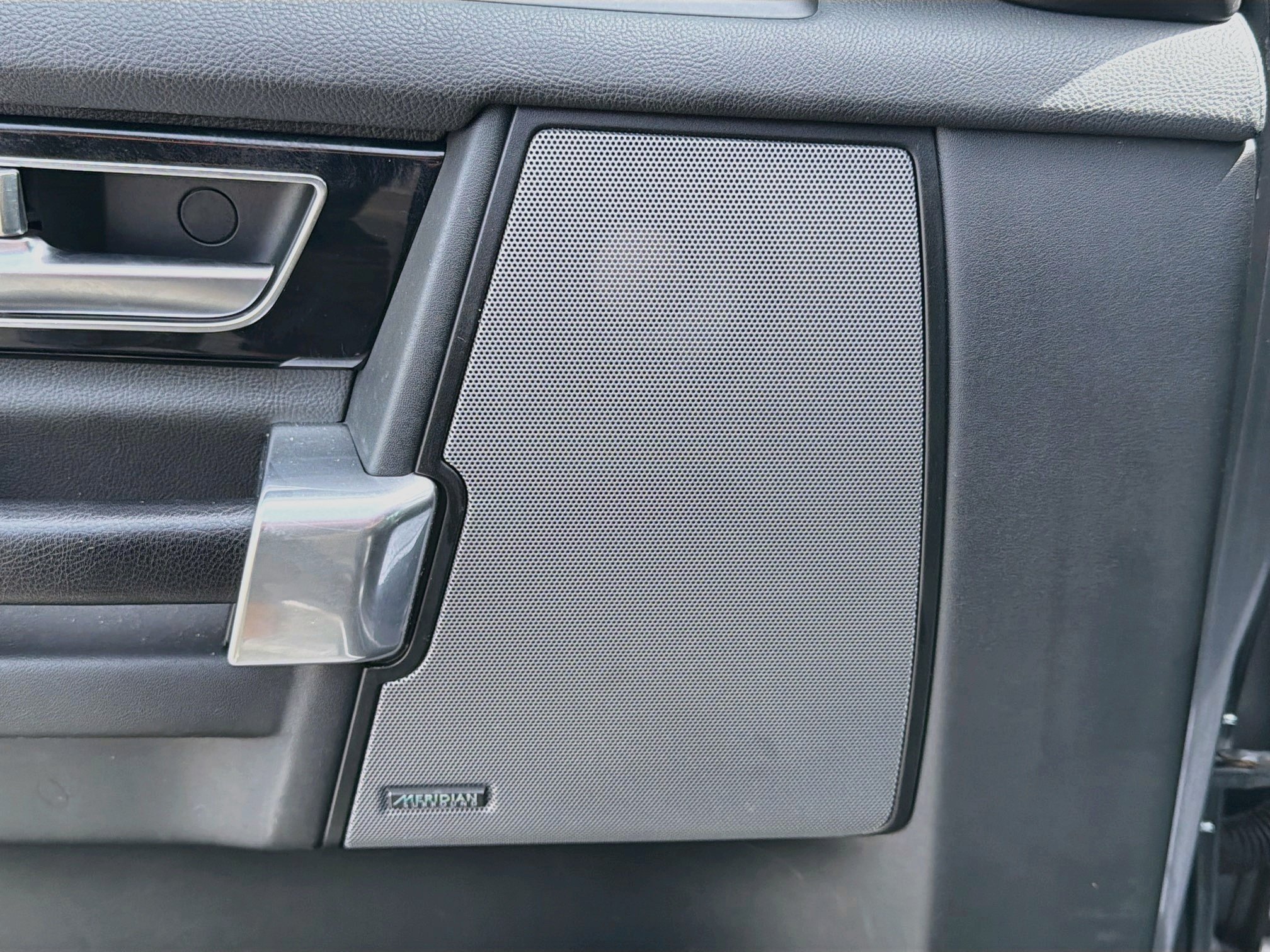 Used 2016 Gray Land Rover HSE image 23