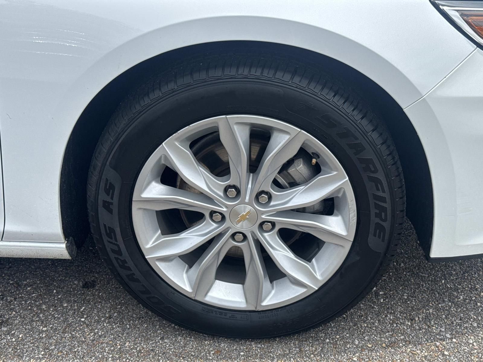 Used 2025 White Chevrolet LT image 4