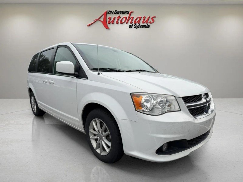 Used 2019  Dodge SXT image 1